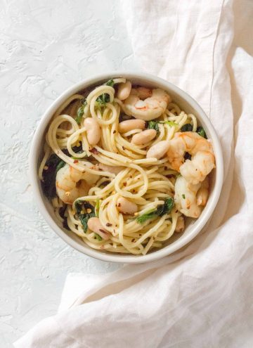 This simple one pot Lemon Shrimp Pasta is a family-favourite that only takes 20 minutes from start to finish!