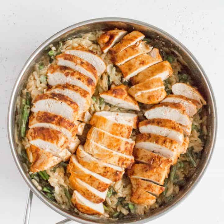 This One Pot Creamy Orzo and Chicken makes for the perfect weeknight dinner. Cooked in one pan, the layer of flavours makes this dish plate-licking good!