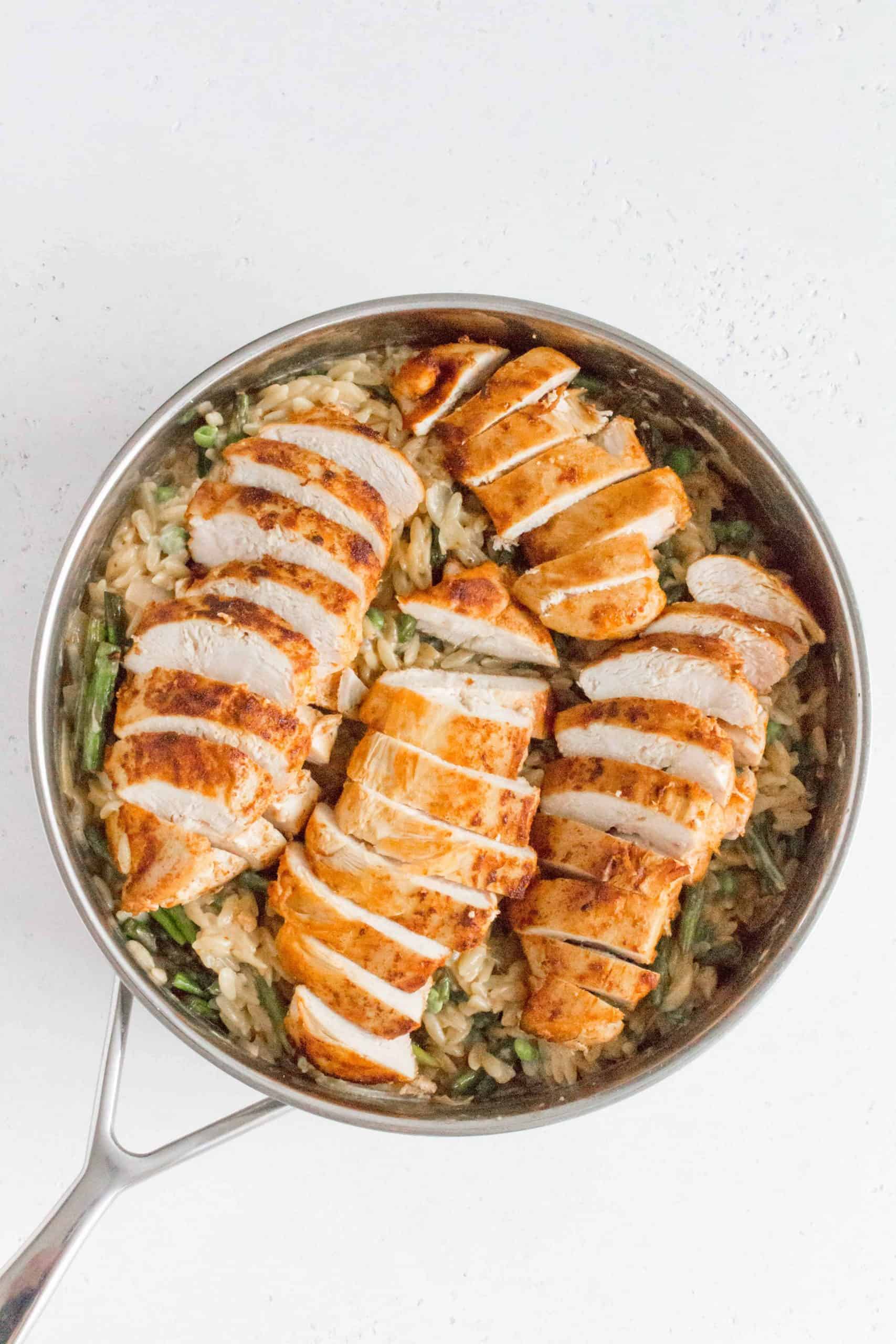 This One Pot Creamy Orzo and Chicken makes for the perfect weeknight dinner. Cooked in one pan, the layer of flavours makes this dish plate-licking good!