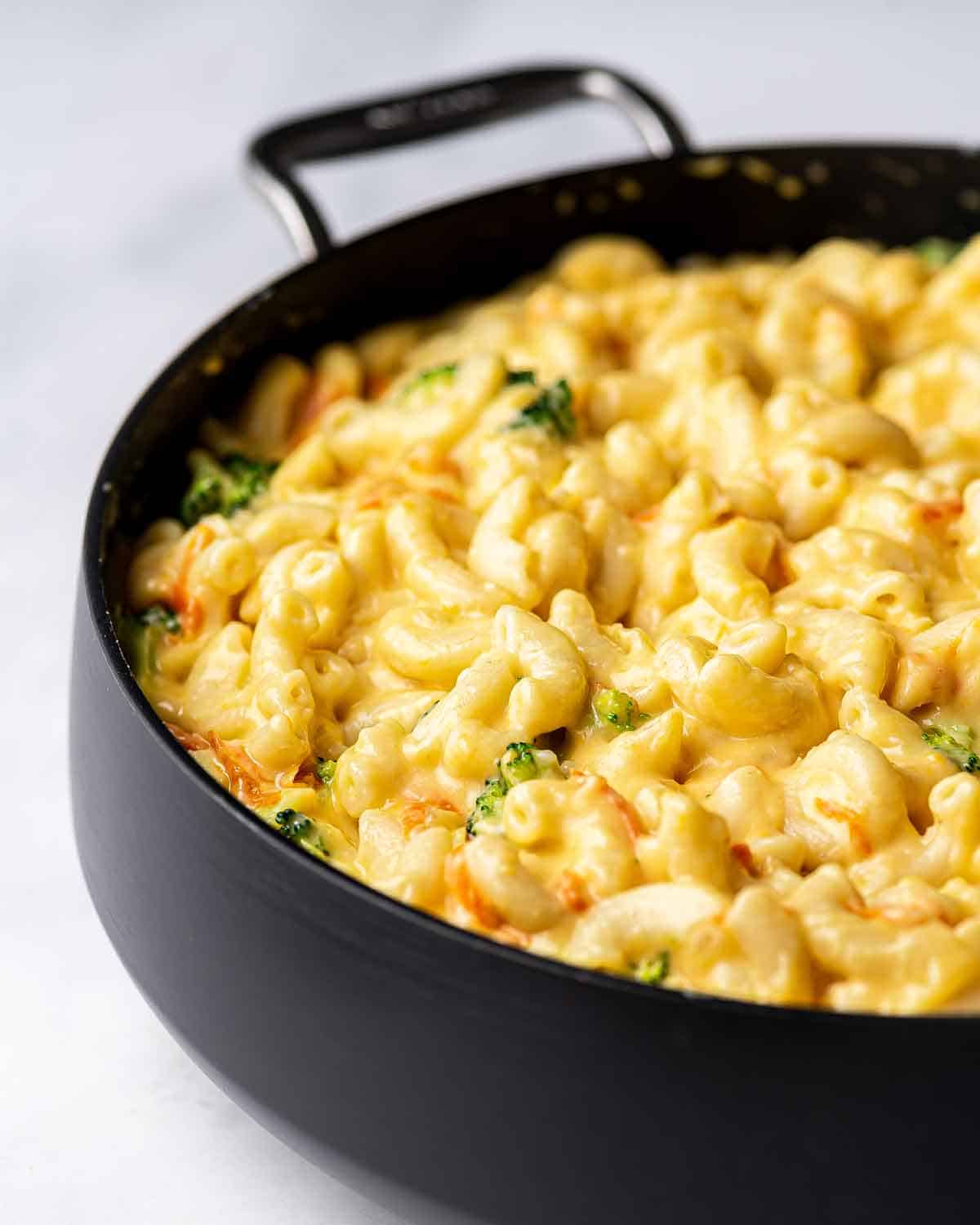 Copycat Panera Broccoli Cheddar Mac and Cheese | One Pot Only