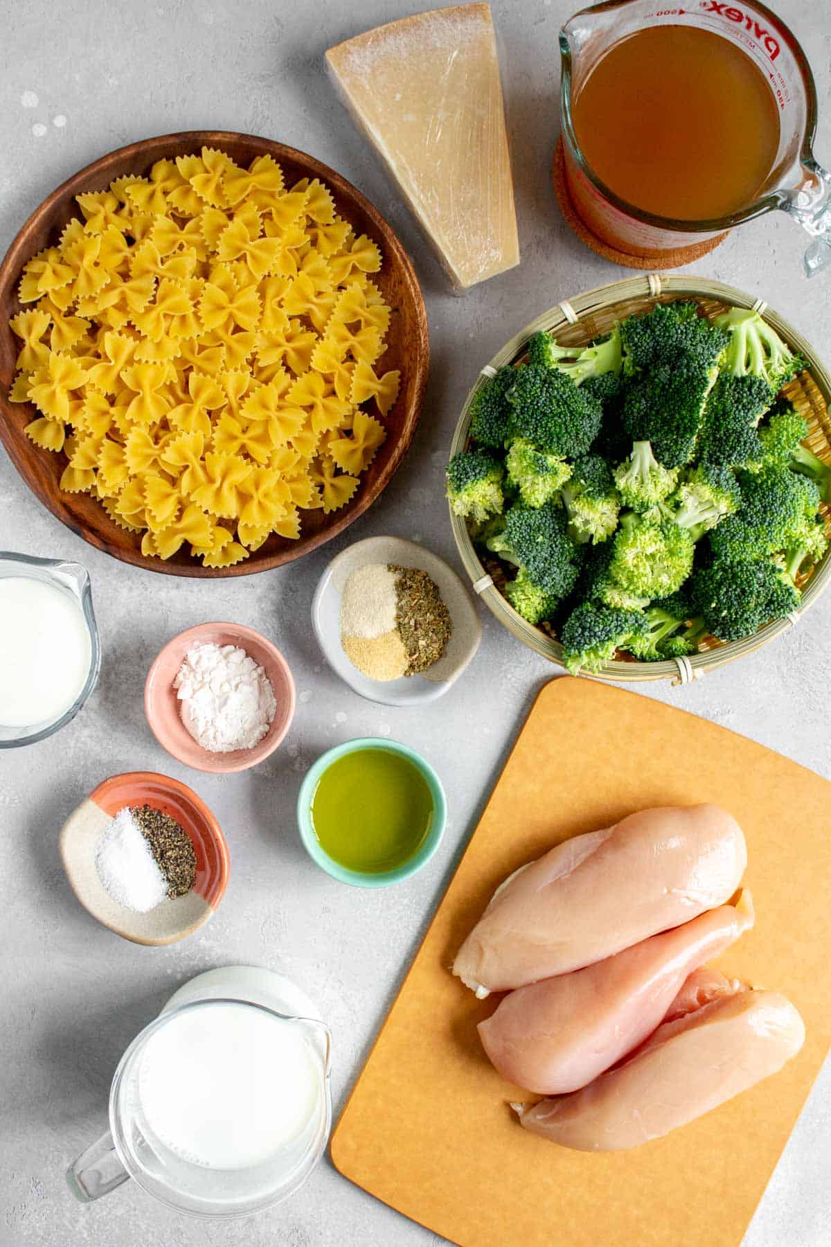 Ingredients needed to make a one pot chicken broccoli alfredo pasta.