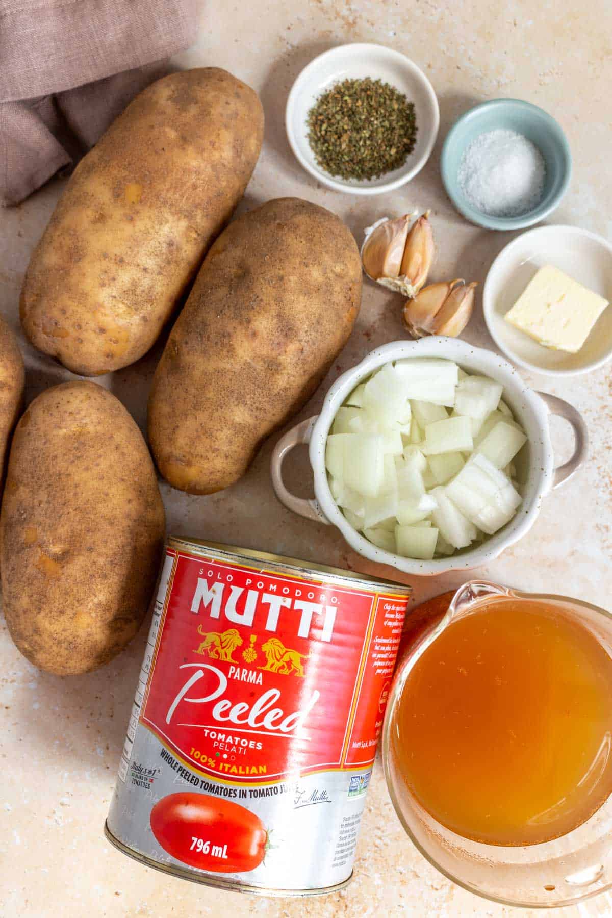 Ingredients needed to make potato tomato soup.