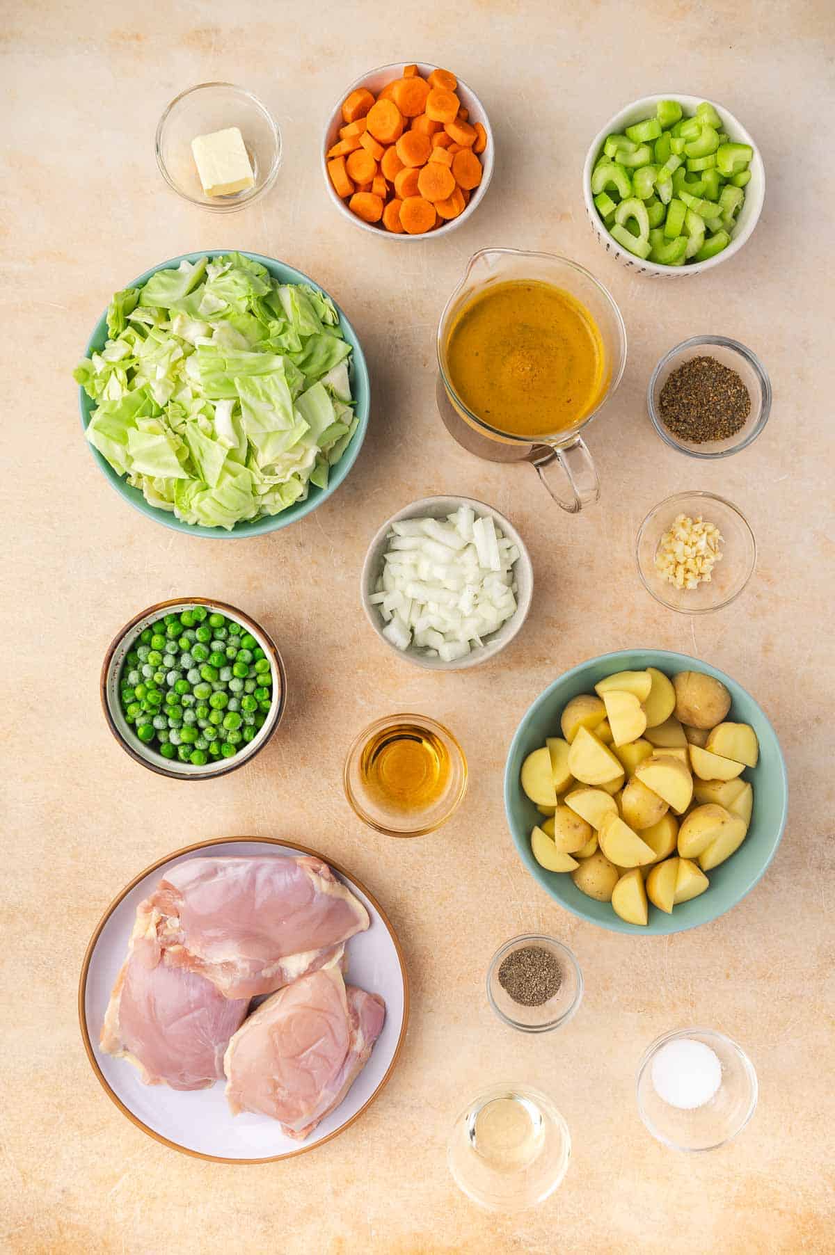 Ingredients needed to make chicken and cabbage soup.